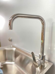 Vòi rửa bát 304 bóng nóng/lạnh quay bi SEIDO VB3115